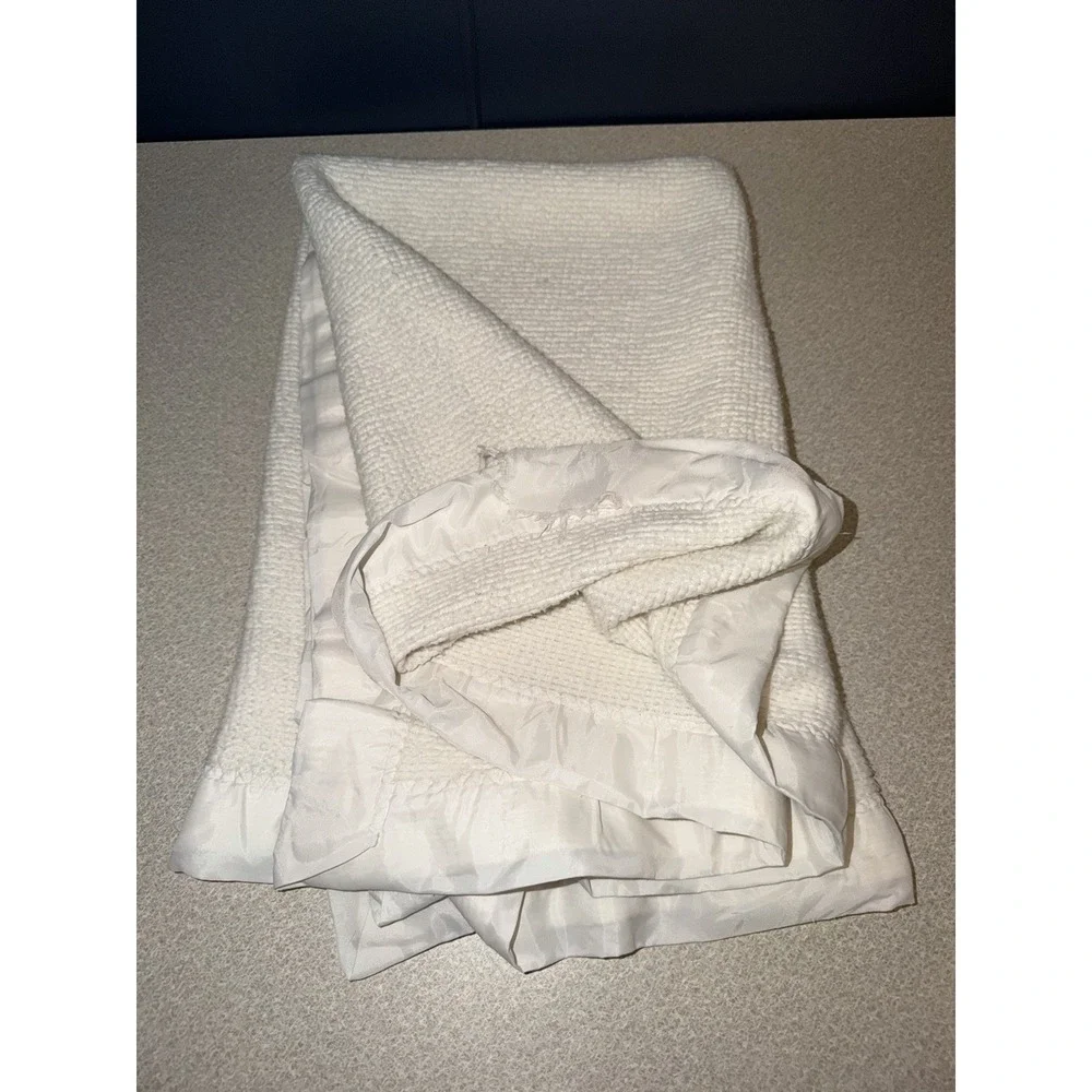 Vtg White Acrylic Thermal Waffle Weave Baby Blanket Satin Nylon Trim  36